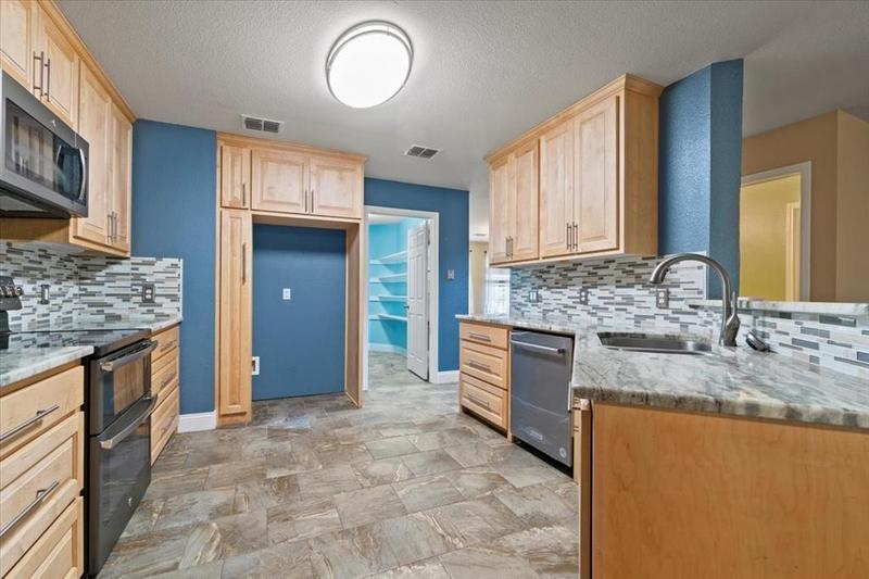 301 Broken Arrow, Krum, TX 76249 for Sale