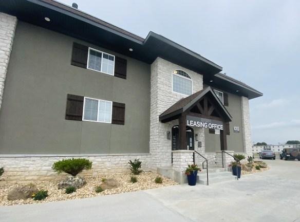 Scotsdale Apartments - 1013 E Battlefield St - Springfield, MO Apartments for Rent