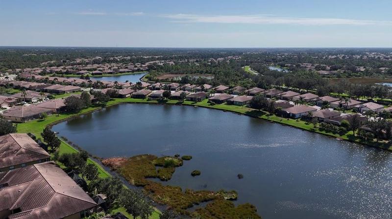 11121 Campazzo Dr, Venice, FL 34292 - MLS C7480531 for Sale