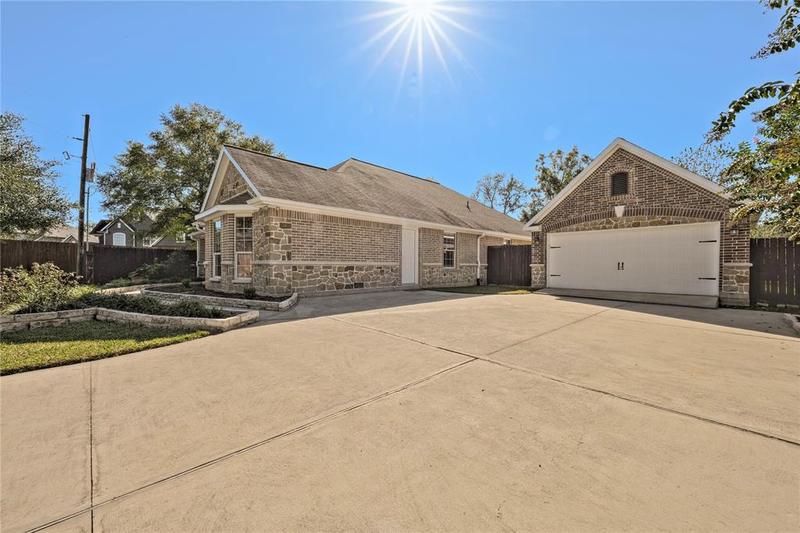 19946 S Plantation Estates Dr, Porter, TX 77365 for Sale
