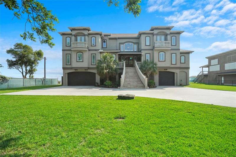 4614 W Bayshore Dr, Bacliff, TX 77518 for Sale