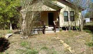 804 1st St, Floresville, TX 78114 for Sale
