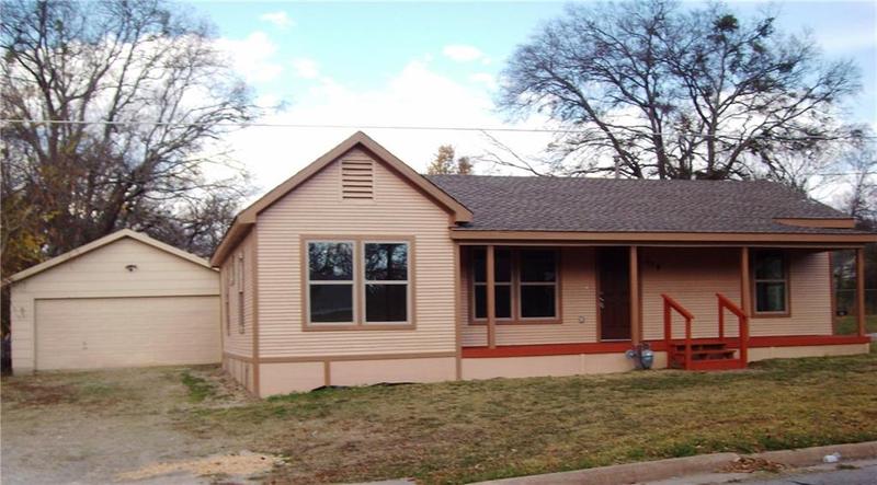 305 E 15th St, BONHAM, TX 75418 for Sale