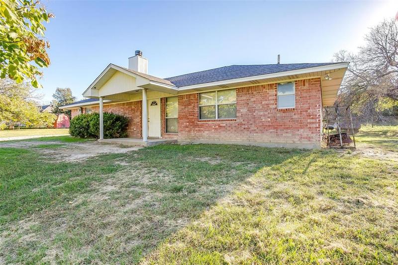 1907 Live Oak Cir, Azle, TX 76020 for Sale