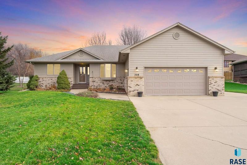 208 N Fairway Dr, Brandon, SD 57005  609672403 for Sale