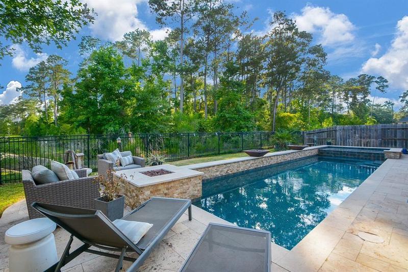 518 Pearl View Ln, Pinehurst, TX 77362 for Sale