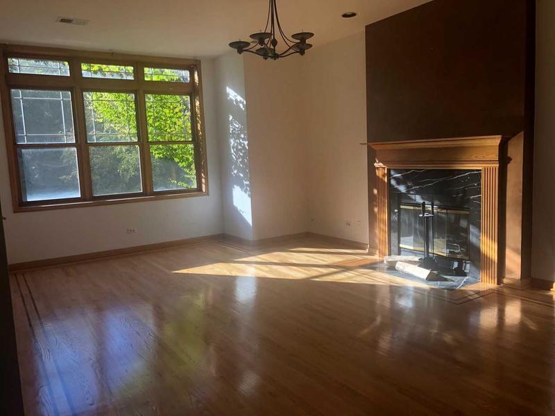 4101-3S  4101-4103 N. Kenmore for Sale