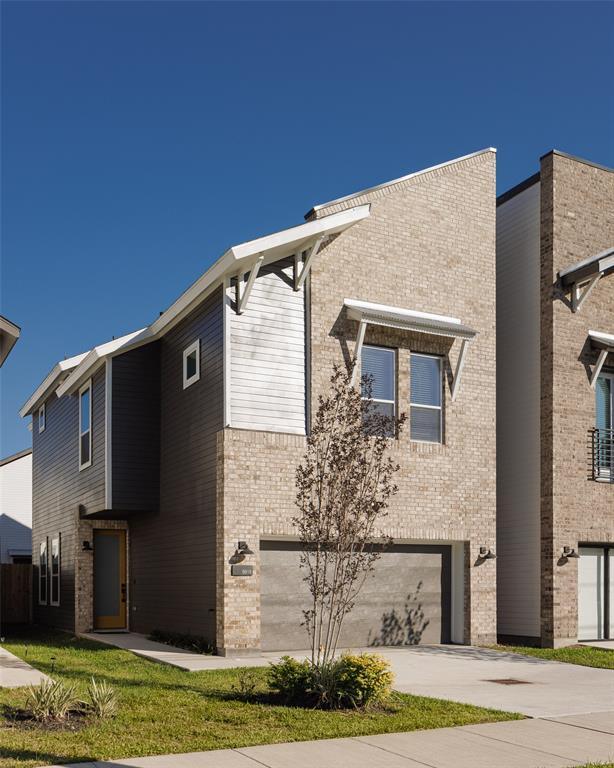 5820 Francis Oak Pl, Houston, TX 77091 for Sale