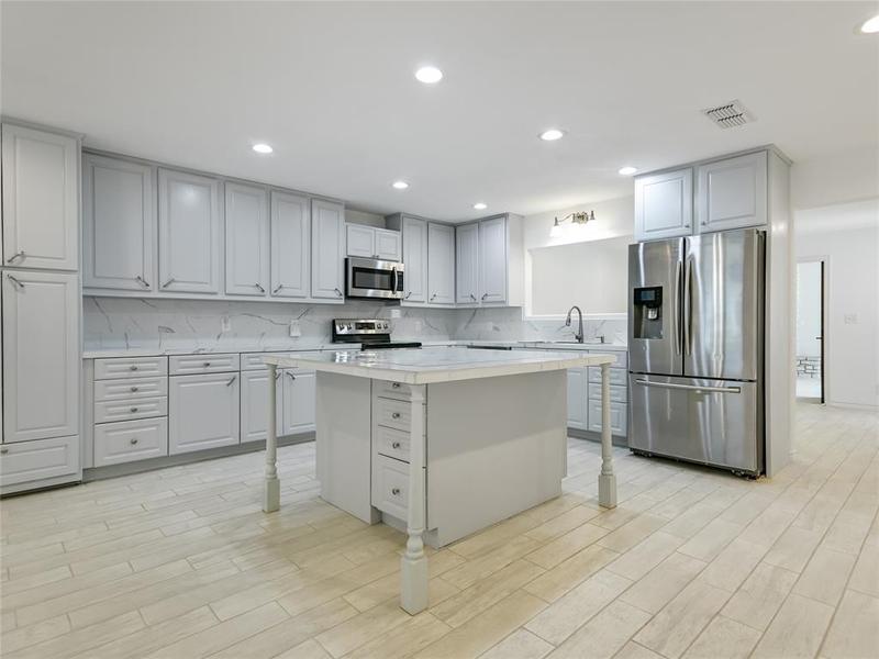 102 Elizabeth Dr, Horseshoe Bay, TX 78657 for Sale