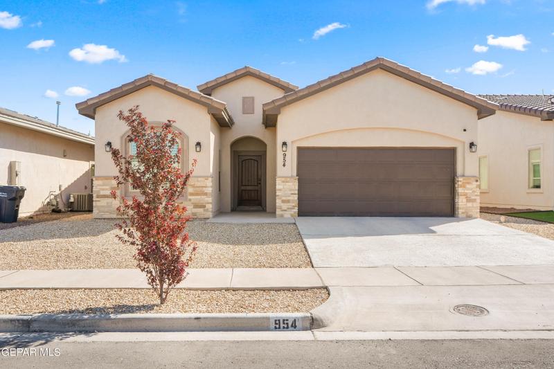 954 Airship Place, Horizon City, TX 79928 for Sale