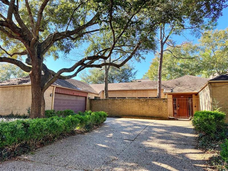 318 Commodore Way, Houston, TX 77079 for Sale