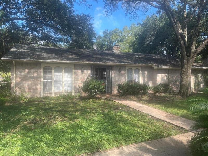 7726 Streamside Dr, Houston, TX 77088 for Rent