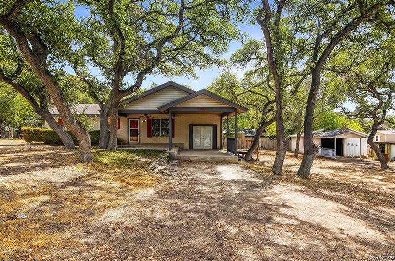 634 Flatrock Dr, Canyon Lake, TX 78133 - MLS 19106286 for Sale
