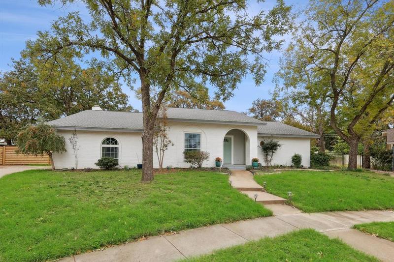 1696 parterson Dr, Pantego, TX 76013  MLS# 20475204 for Sale