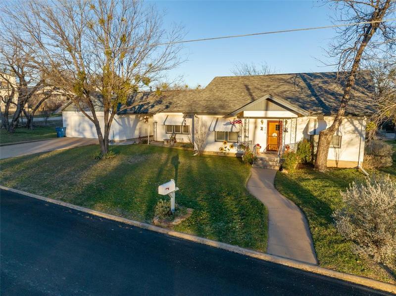 902 N Rose Ave, BRECKENRIDGE, TX 76424 for Sale