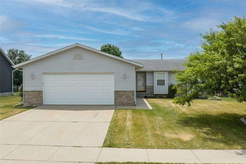 206 S Hillcrest Circle, Center Point, IA 52213  621103154 for Sale