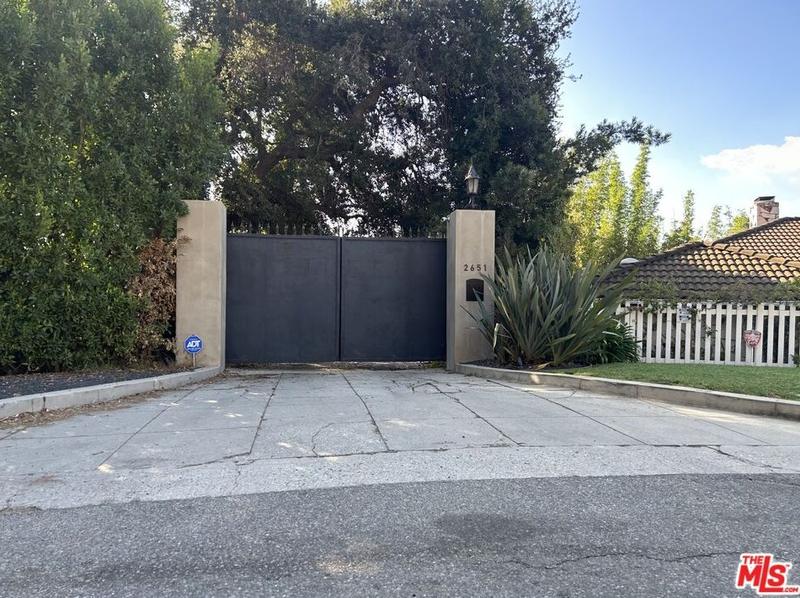 2651 Aberdeen Ave, Los Angeles, CA 90027 - MLS 23-334315 for Sale