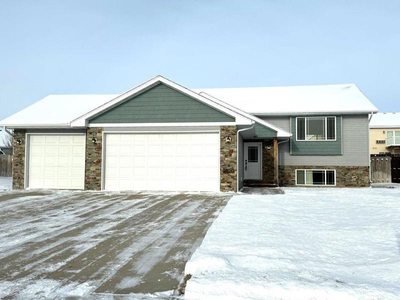 2820 Grey Eagle Pass NW, Minot, ND 58703  MLS# 231899 for Sale