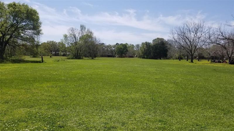 1517 W Adoue St, Alvin, TX 77511 for Sale