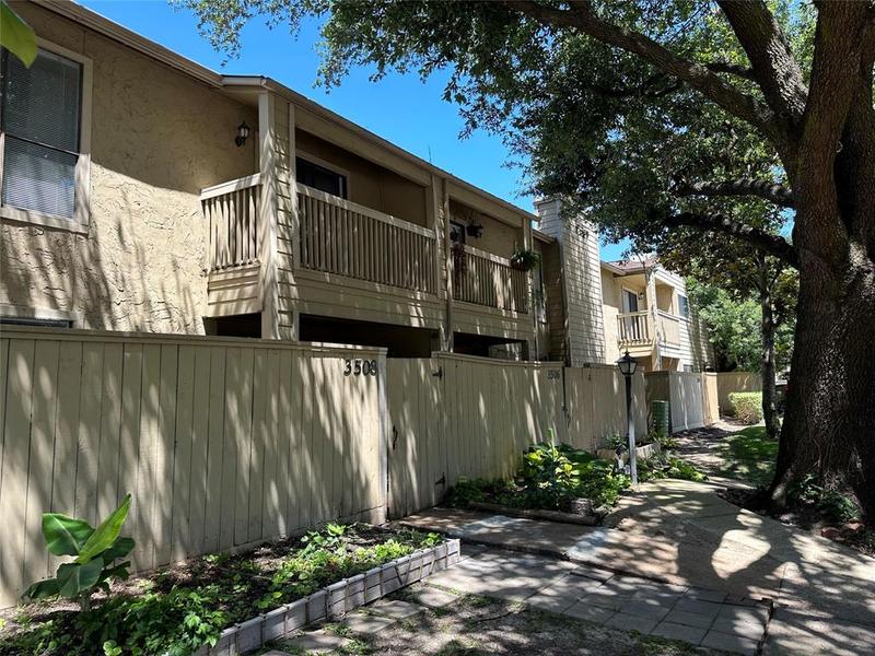 3508 Ocee St, Houston, TX 77063 for Sale