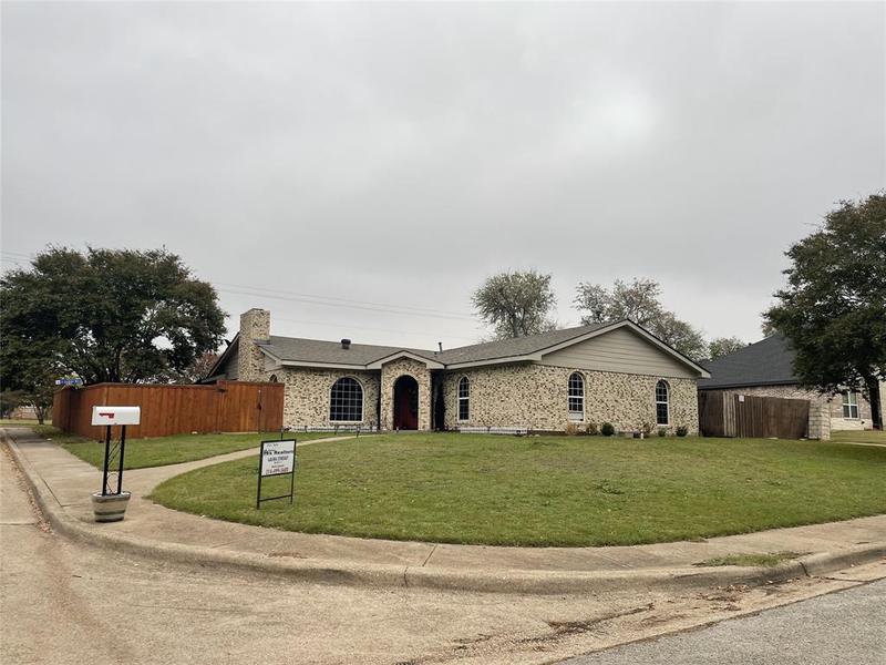 214 Martin Luther Cir, Duncanville, TX 75116 for Sale