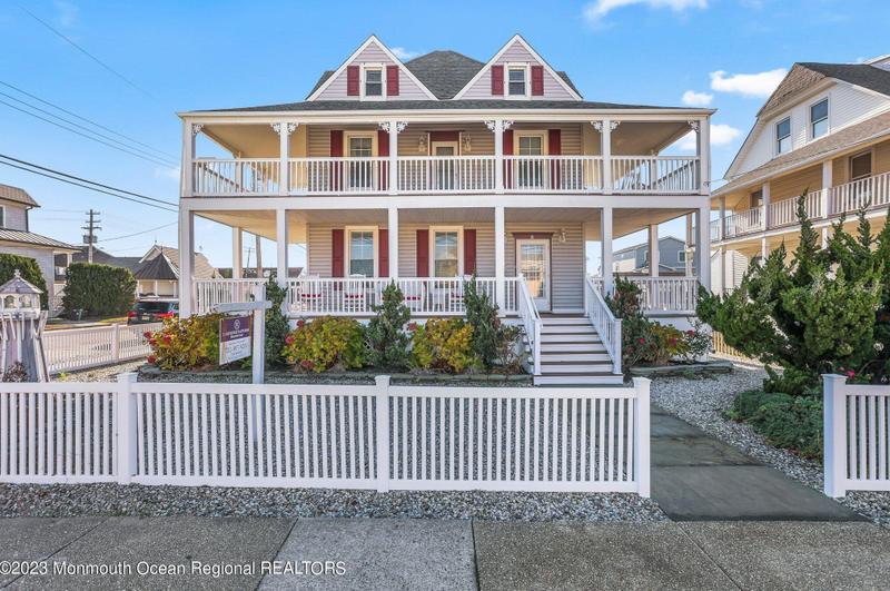 100 New Jersey Ave, Point Pleasant Beach, NJ 08742 - MLS 22332126 for Sale