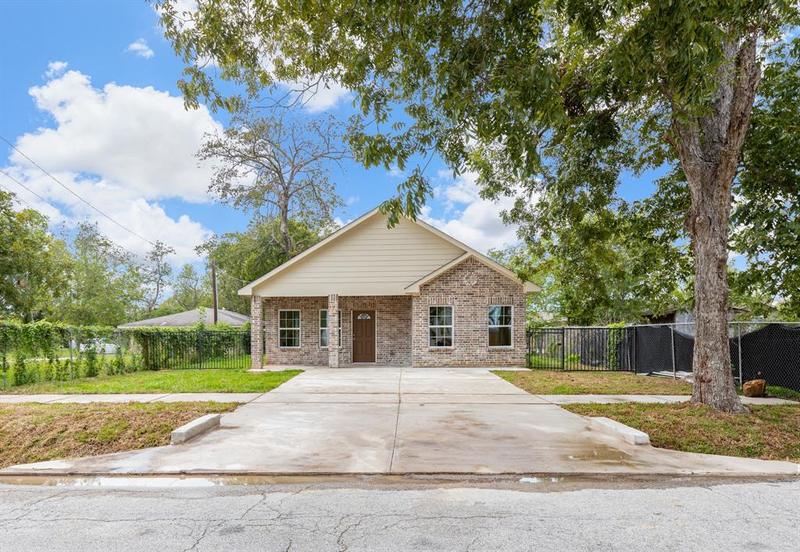 8717 Peachtree St, Houston, TX 77016 for Sale