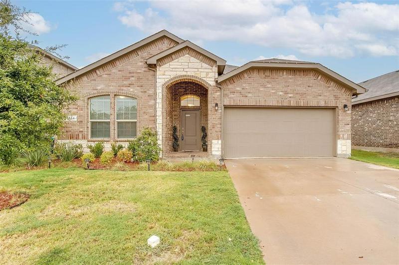 824 Nicole Way, Fort Worth, TX 76028 for Sale