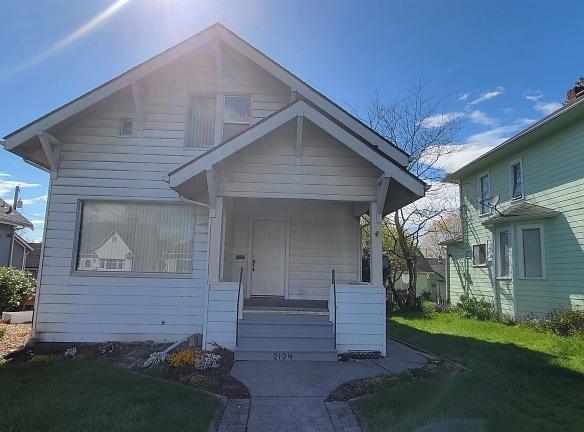 2124 Rainier Ave - Everett, WA 98201 - Home For Rent