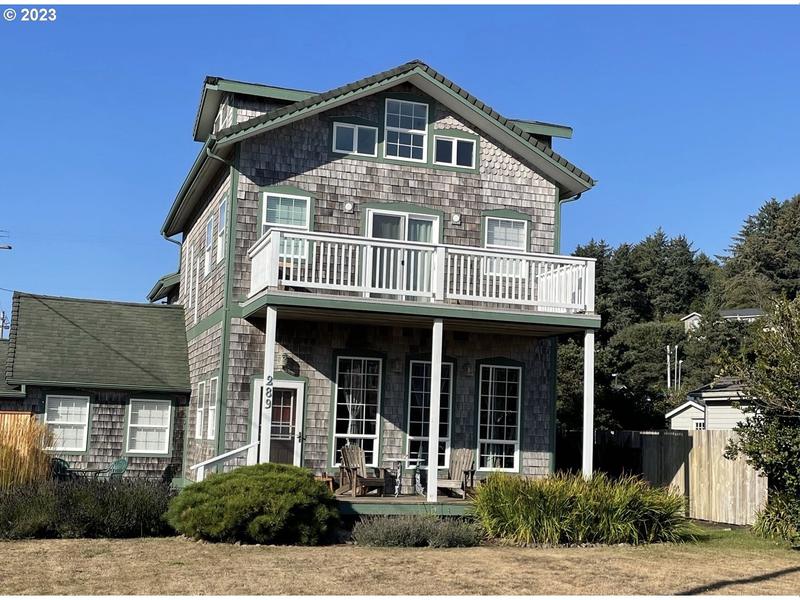 289 W 2ND ST, Yachats OR 97498 for Sale