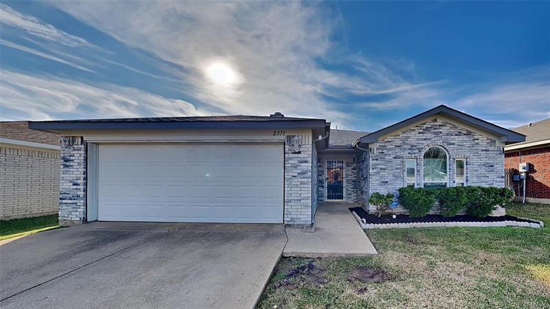 2371 Laurelhill Ln, Fort Worth, TX 76133 for Sale