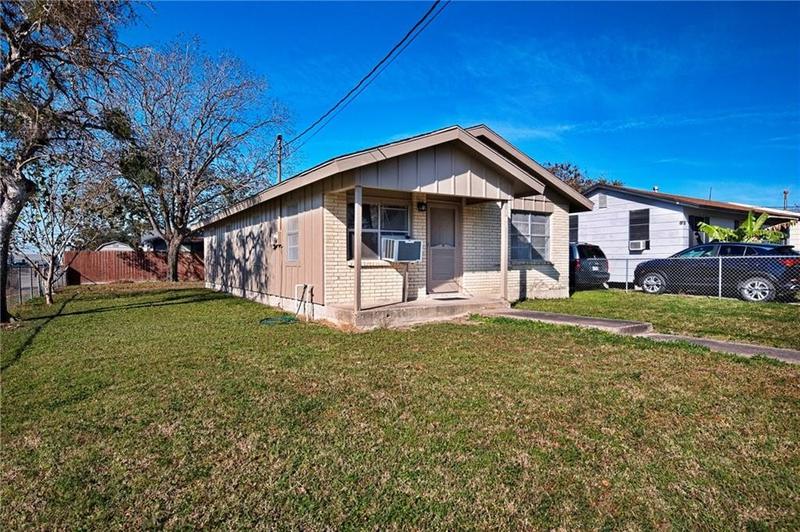 1018 Laredo St, Sinton, TX 78387 for Sale