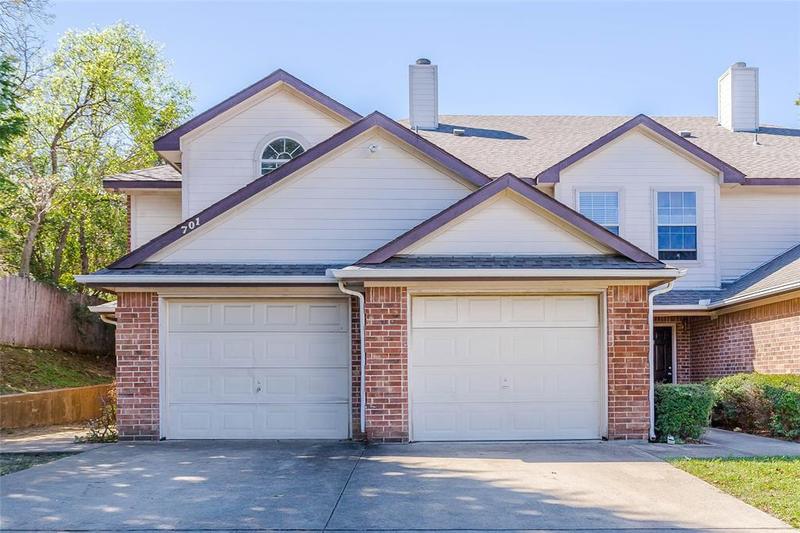 701 N Clay St B, Ennis, TX 75119 for Rent