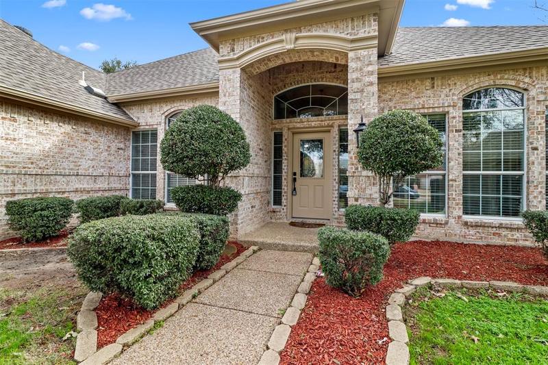 2818 Hollypoint Ct, Arlington, TX 76015 for Sale