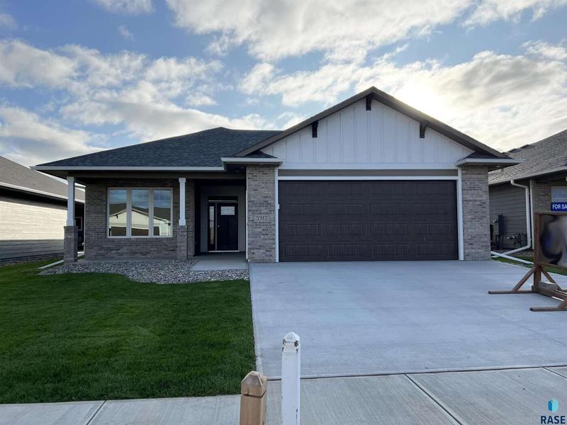 5912 S Spirea Ave, Sioux Falls, SD 57108  606496643 for Sale