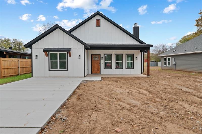 203 Owens St, Bridgeport, TX 76426 for Sale