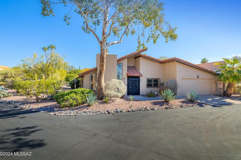 5716 N Calle De La Reina, Tucson, AZ 85718 - MLS 22401433 for Sale