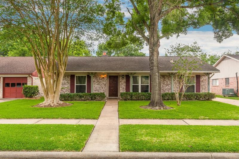 16211 La Cabana Dr, Houston, TX 77062 for Sale