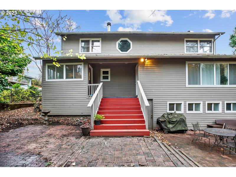 8421 SW 3rd AVE, Portland OR 97219 for Sale