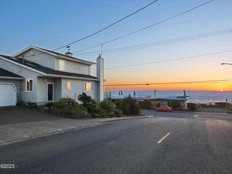 839 SW 2nd Street, Newport OR 97365 for Sale