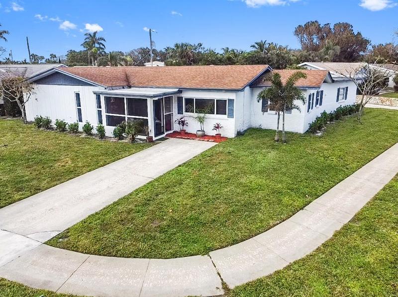 64 Willow Rd, Tequesta, FL 33469 - MLS RX-10947230 for Sale
