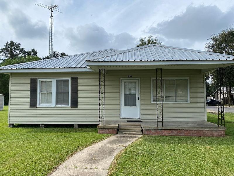 Nice 2/1bth for rent in 1431 N Avenue H, Crowley, LA 70526