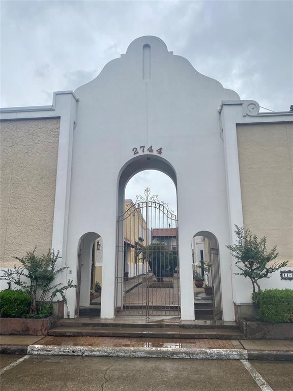 2744 Briarhurst Dr #38, Houston, TX 77057  MLS# 8416519 for Sale