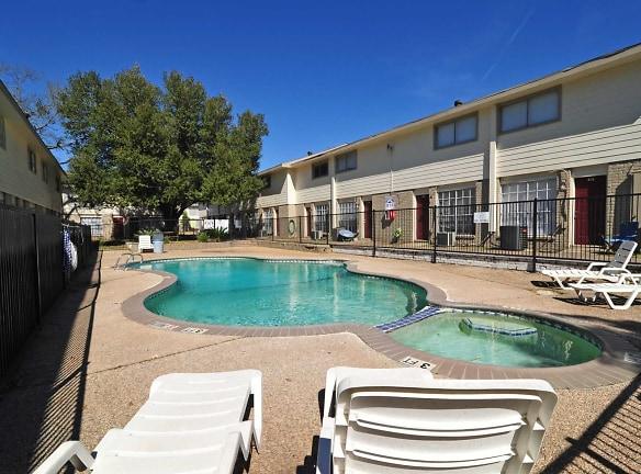 Vineyard At Sam Houston - 2615 El Toro Dr - Huntsville, TX Apartments for Rent