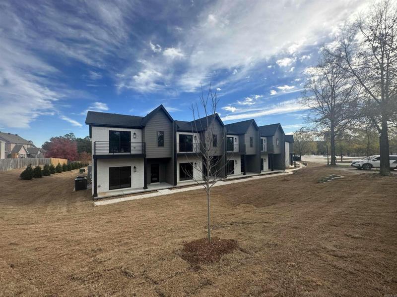 225 COUNTRY CLUB PKWY UNIT 60, Maumelle, AR 72113 Duplex For Sale  MLS# 24000060