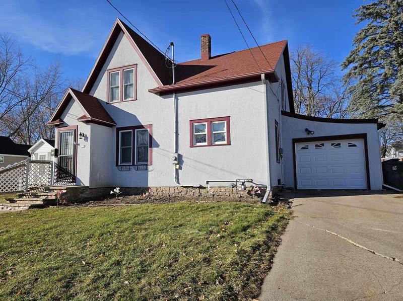 110 N Oak Ave, Marshfield, WI 54449 - MLS 22235485 for Sale