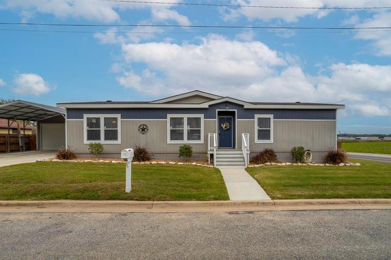 1501 N Hackberry St, Shiner, TX 77984 for Sale