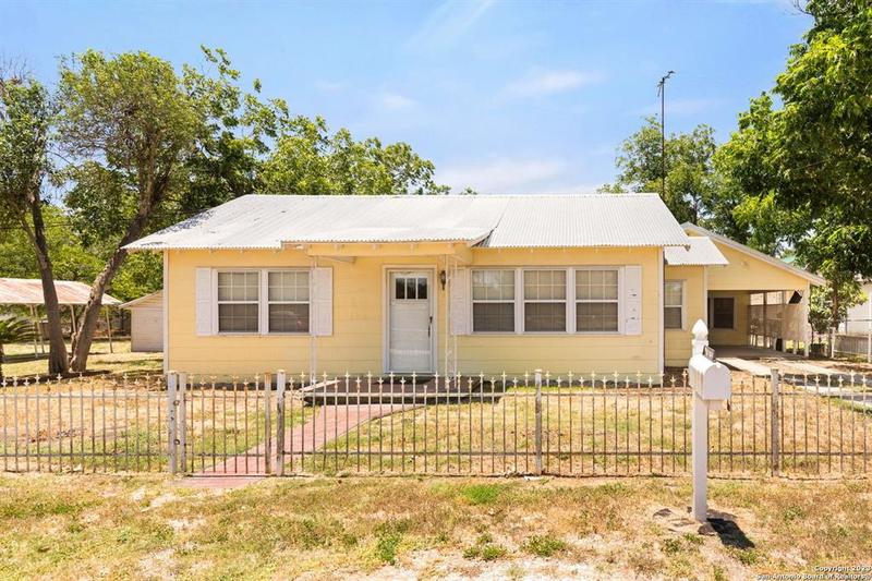 306 S PARK WEST, Marion, TX 78124 for Sale