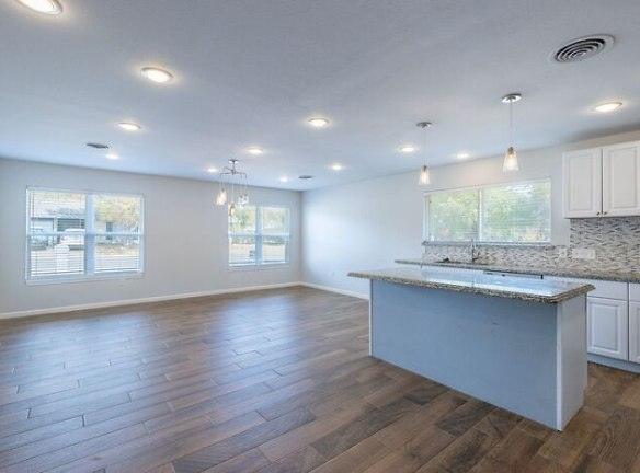 401 W Brookside Dr - Bryan, TX 77801 - Home For Rent