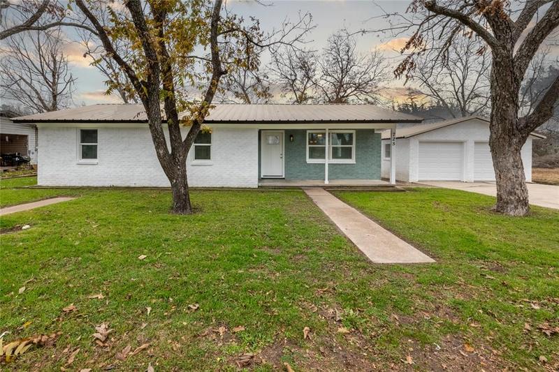 725 E White St, Hamilton, TX 76531 for Sale